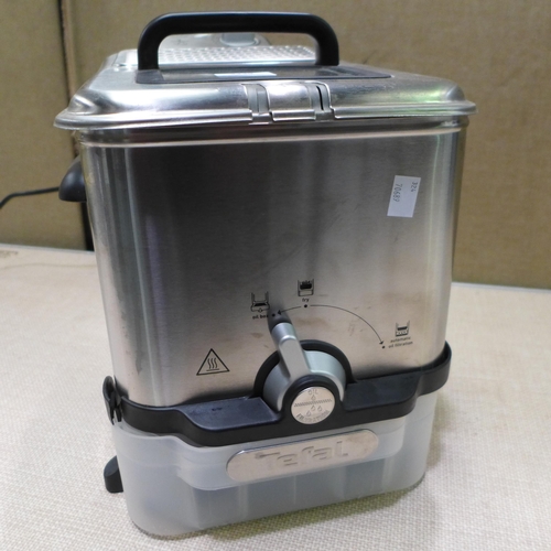 3339 - Tefal Fryer - Model Fr804140        (324-328) *This lot is subject to vat