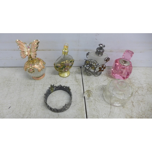 2075 - 5 collectable perfume bottles