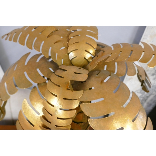 1334 - A gold metal ornamental palm tree