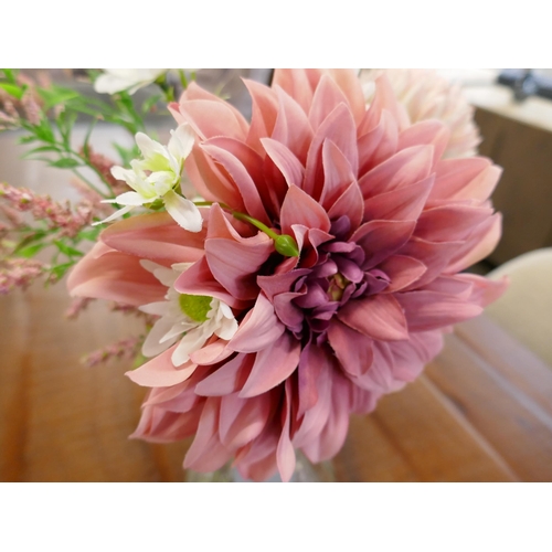 1370 - A Dahlia and Chrysanthemum arrangement in a glass vase, H 48cms (51357710)   #