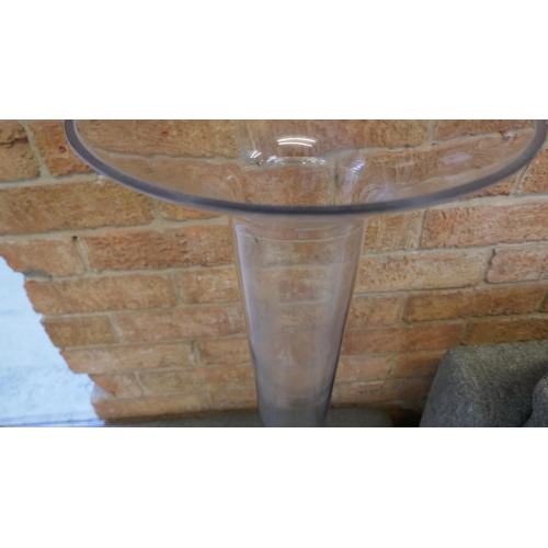 1393 - A glass lily vase