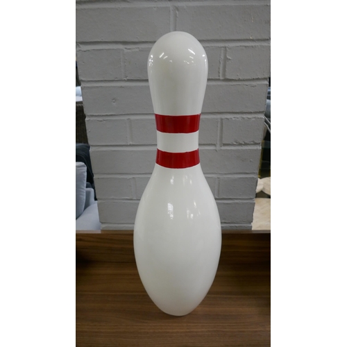 1407 - An extra large decorative bowling pin