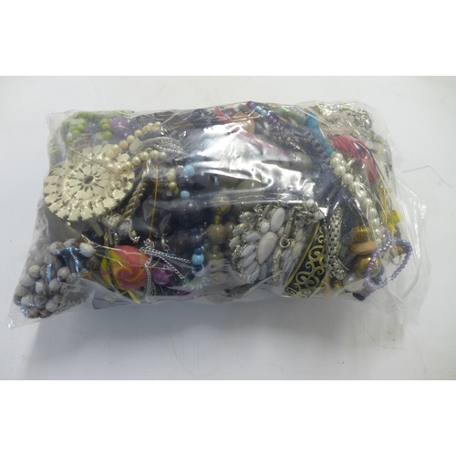 2059 - 2 bags of costume jewellery