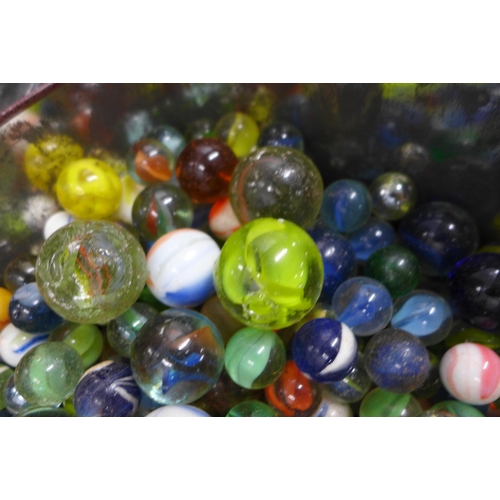 2039 - A collection of vintage glass marbles