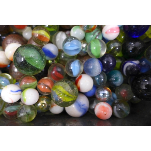 2039 - A collection of vintage glass marbles