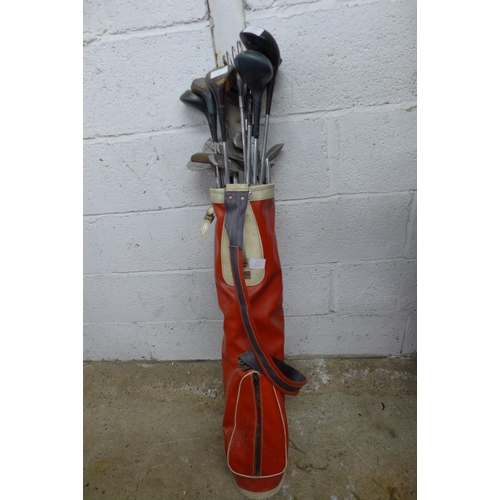 2174 - A vintage golf bag with various vintage golf clubs including Blue Mink, Slazenger, Vivian Sanders, P... 