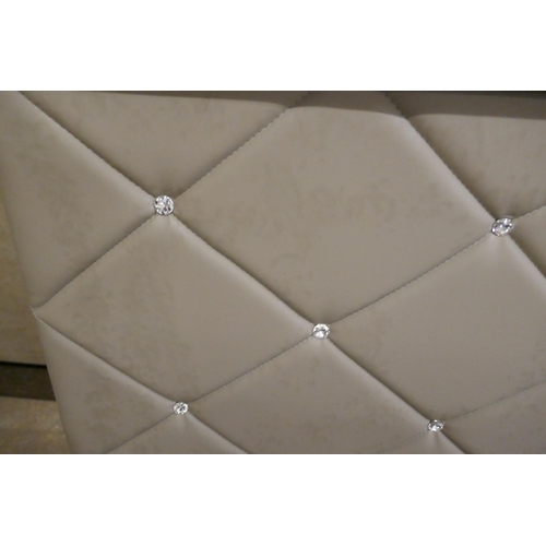 1473 - A home bar with quilted crystal front