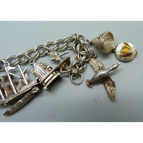 1010 - A silver charm bracelet, 40.1g