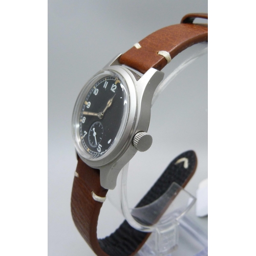 1051 - A military style wristwatch