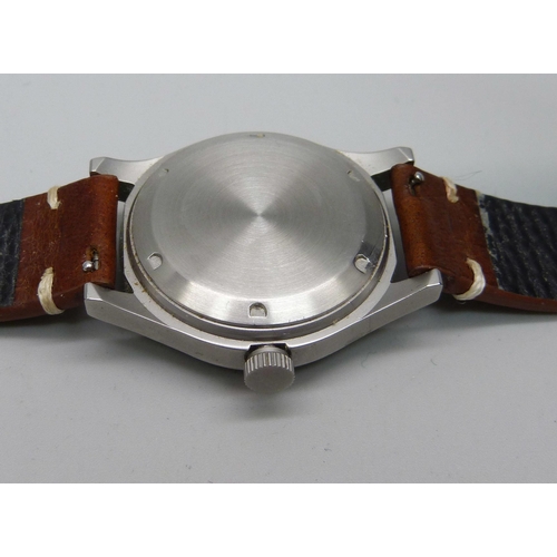 1051 - A military style wristwatch