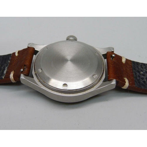 1051 - A military style wristwatch