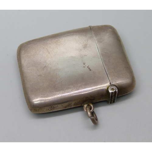 1066 - A silver vesta case, Chester, 1911, 32g