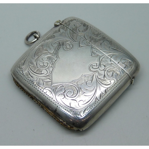 1067 - A silver vesta case, Birmingham, 1909, 43g