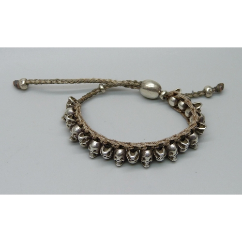 1068 - A silver Links of London skull bracelet, 30g