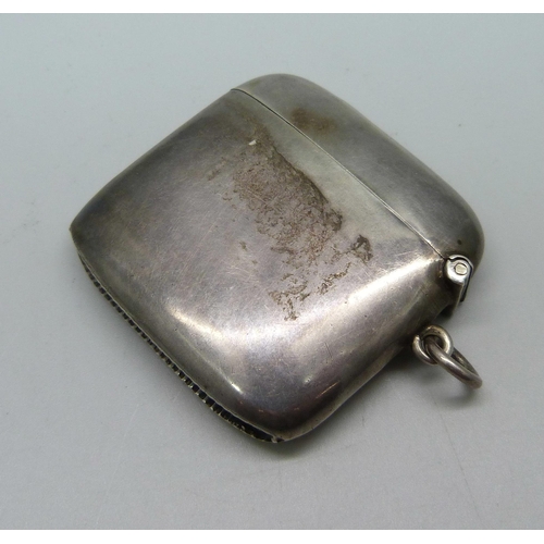 1084 - A silver vesta case, Birmingham, 1915, 33g