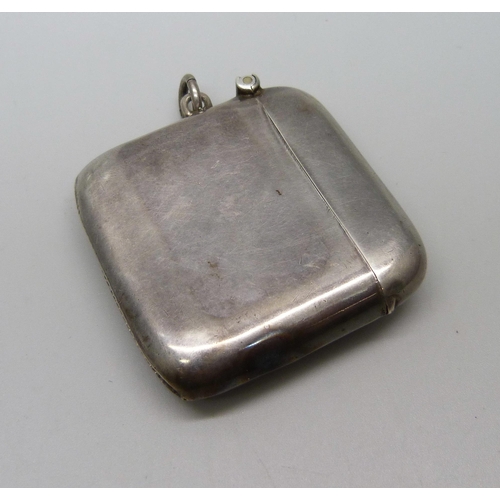 1084 - A silver vesta case, Birmingham, 1915, 33g