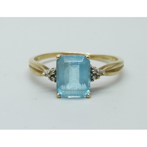 1087 - A 9ct gold ring set with six small diamonds and a central topaz, 2.6g, U