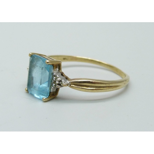 1087 - A 9ct gold ring set with six small diamonds and a central topaz, 2.6g, U