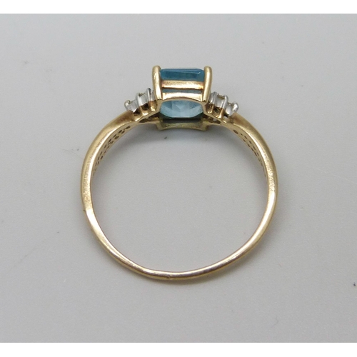 1087 - A 9ct gold ring set with six small diamonds and a central topaz, 2.6g, U