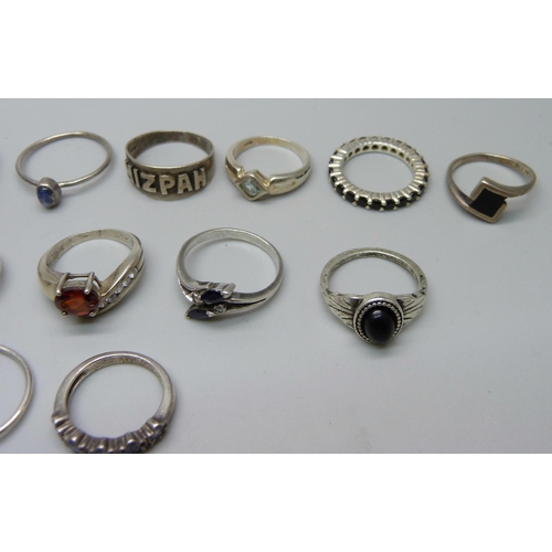 1088 - Ten silver rings, three white metal rings and a plated ring, 39g