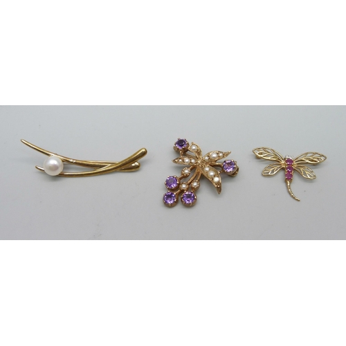 1094 - Three 9ct gold brooches - a pearl set example, one set with seed pearls and amethyst, and one set wi... 