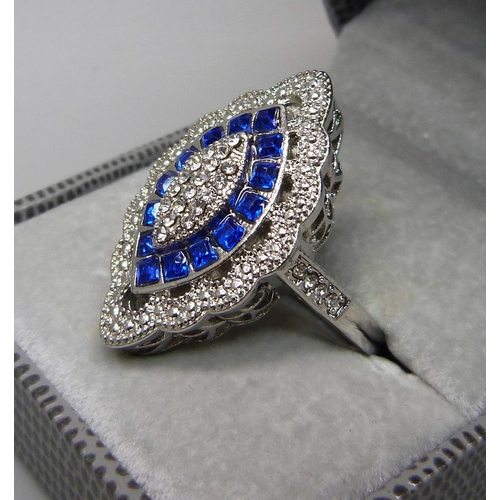 1108 - An Art Deco style dress ring, P