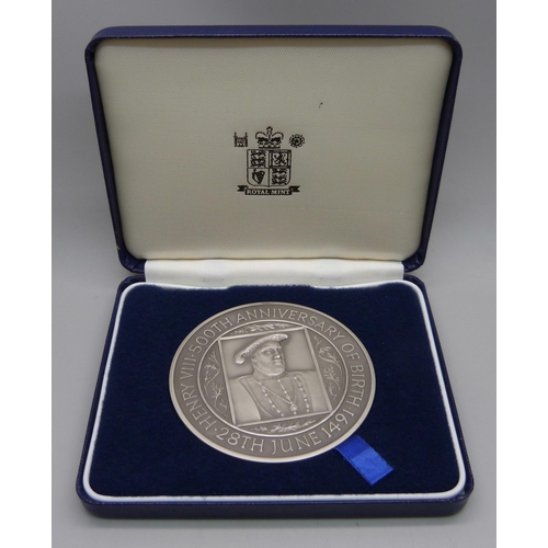 1132 - Royal Mint, Henry VIII Commemorative silver medallion, cased