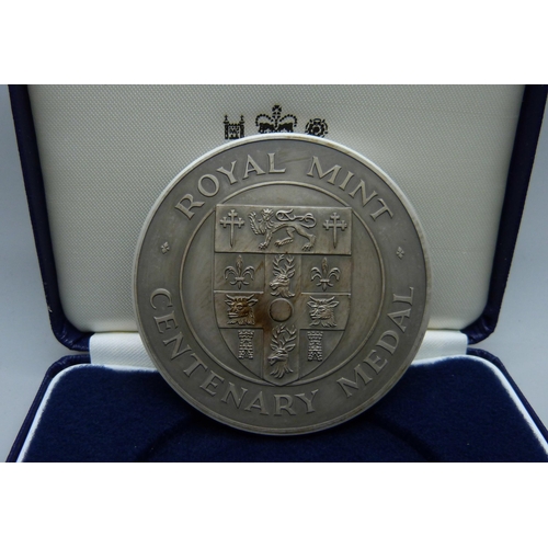 1132 - Royal Mint, Henry VIII Commemorative silver medallion, cased