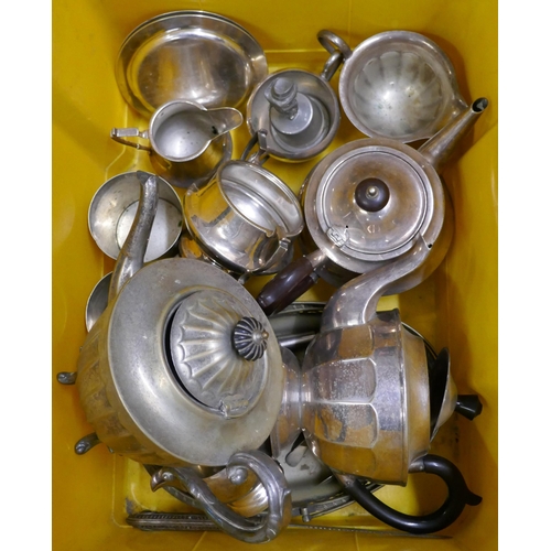 1154 - Two boxes of mixed silver plate **PLEASE NOTE THIS LOT IS NOT ELIGIBLE FOR IN-HOUSE POSTING AND PACK... 