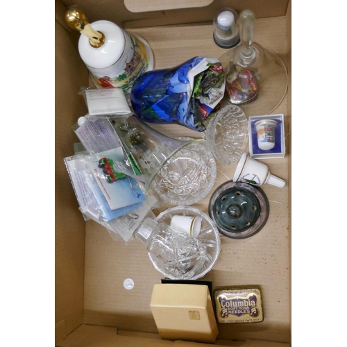 1172 - A tea service, glass bells, etc. **PLEASE NOTE THIS LOT IS NOT ELIGIBLE FOR IN-HOUSE POSTING AND PAC... 