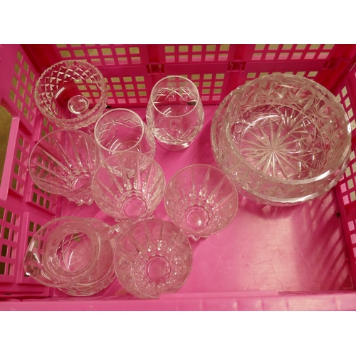 1174 - A collection of glassware including a large basket, etc. **PLEASE NOTE THIS LOT IS NOT ELIGIBLE FOR ... 