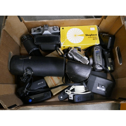 1191 - A quantity of cameras and equipment including a Praktica camera body, Vivitar Series 1 70-210mm lens... 