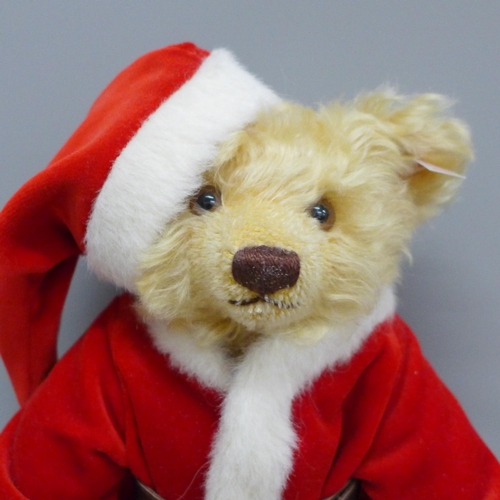 605 - A Steiff light blond limited edition to 2000 pieces Christmas teddy bear, boxed