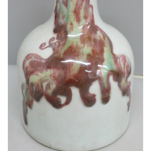 613 - A Chinese porcelain bell vase with six character Kangxi mark to base, a/f, cracked, 19.5cm