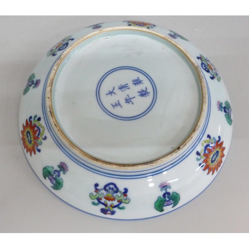 623 - A Chinese porcelain Qing Yongzheng doucai dish with six character mark, 19.5cm oriental dish