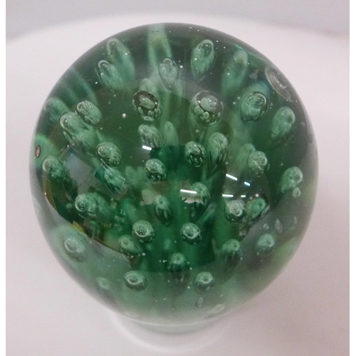 624 - A 19th Century glass dump paperweight