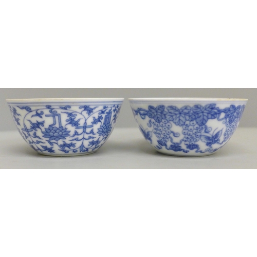 627 - Two Chinese porcelain tea bowls