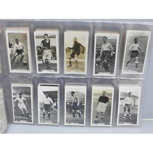 643 - Cigarette cards; Football, Pattreiouex Footballers in Action, complete set, 78