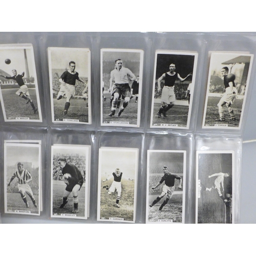 643 - Cigarette cards; Football, Pattreiouex Footballers in Action, complete set, 78