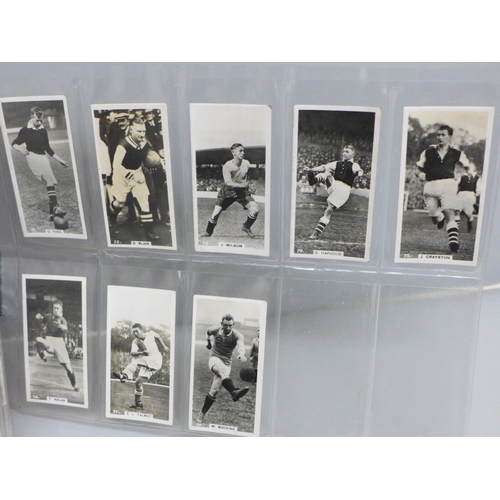 643 - Cigarette cards; Football, Pattreiouex Footballers in Action, complete set, 78