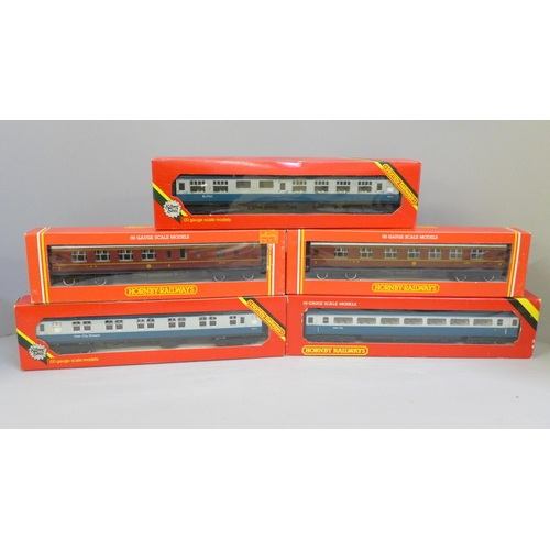 686 - Five Hornby OO gauge coaches and cars, boxed