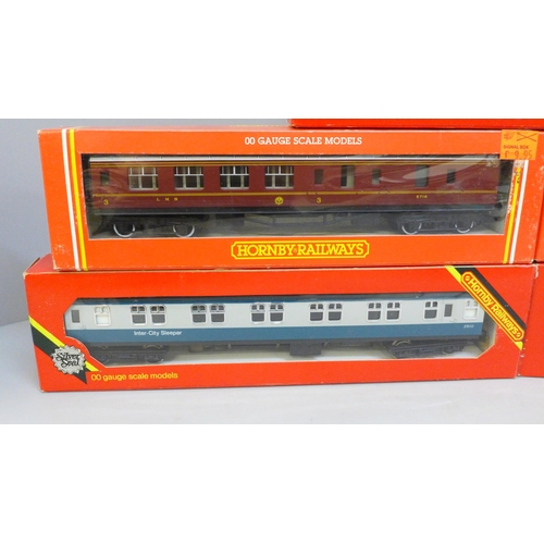 686 - Five Hornby OO gauge coaches and cars, boxed
