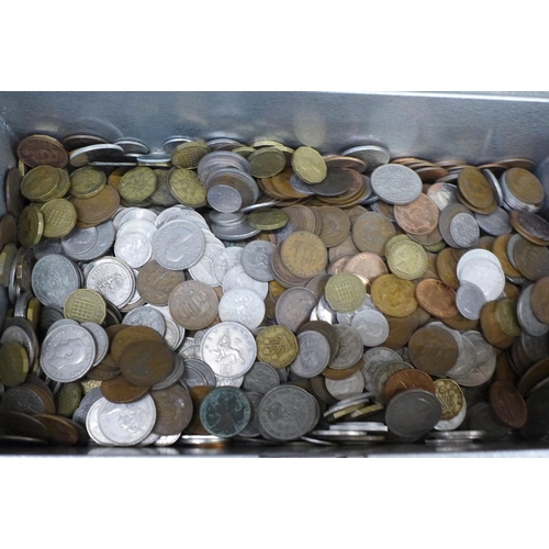 696 - A collection of mixed coins, 5kg+