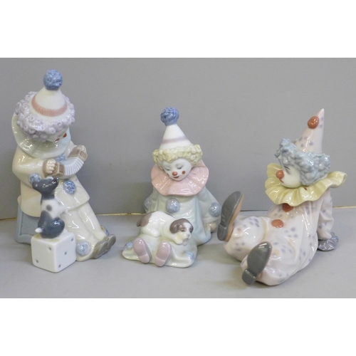 722 - Three Lladro clown figures, Tired Friend, Pierrot with Puppy and Pierro with Concertina