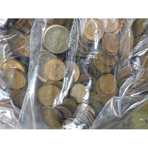 728 - A collection of coins, pennies and half pennies (15kg) **PLEASE NOTE THIS LOT IS NOT ELIGIBLE FOR IN... 