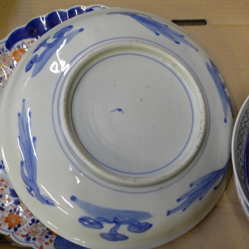 750 - A collection of Japanese Imari pattern chargers and plates and other oriental plates