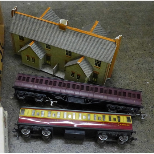 759 - A collection of Graham Farish Formoway building paper packs (21) with a Hornby Dublo controller, Gra... 