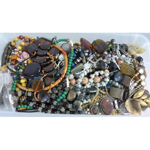 761 - A box of costume jewellery