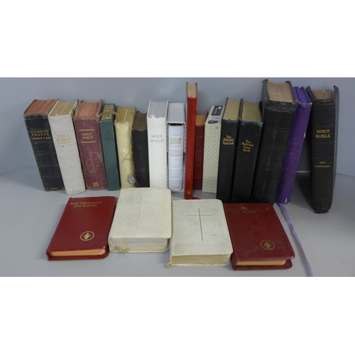 769 - A collection of small Bibles