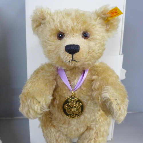 786 - A Steiff Frederic teddy bear, limited edition, with certificate and a Steiff 2003 bear, both boxed